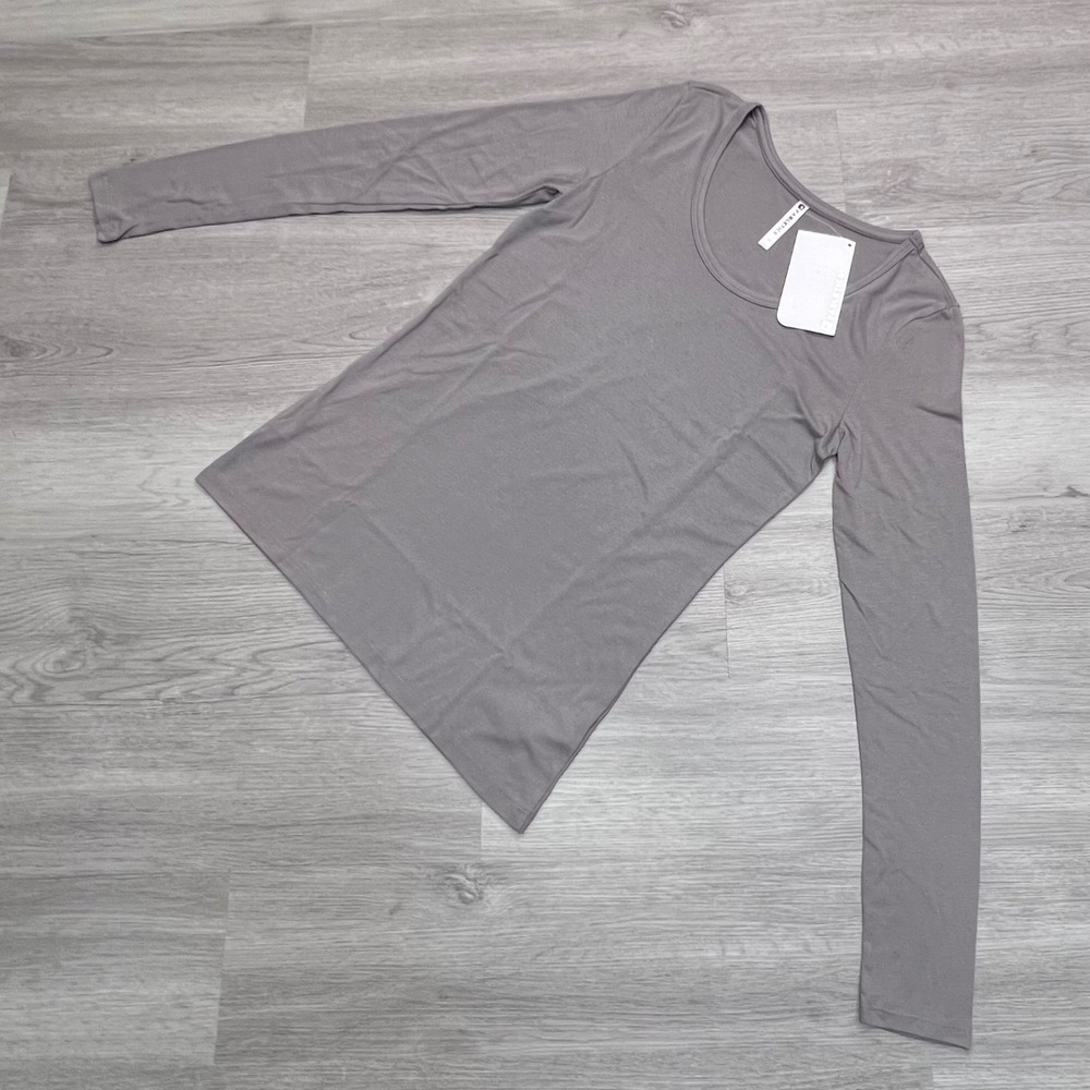 Fabletics Long Sleeve Womens Top Medium Cotton Blend Scoop Neck Tee Shirt NWT